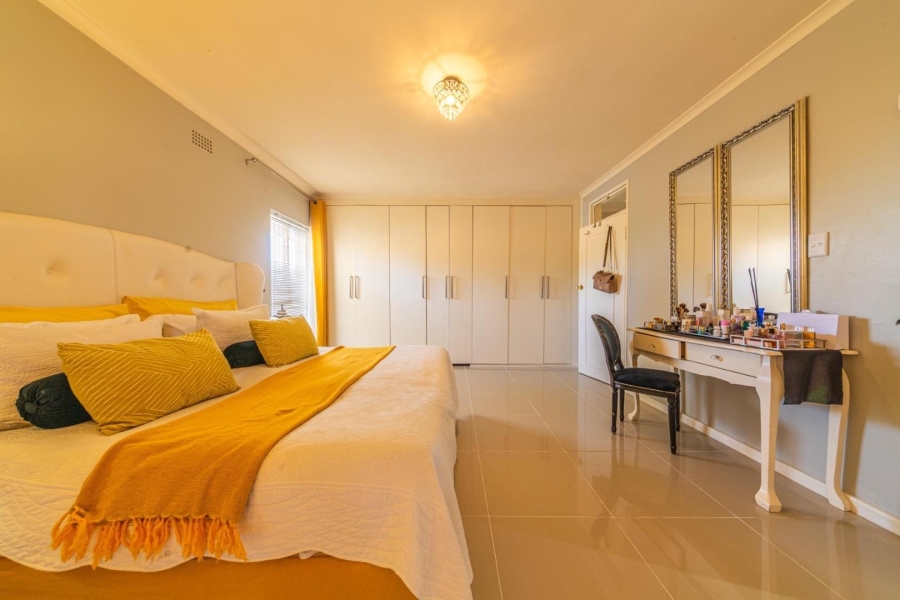 To Let 5 Bedroom Property for Rent in Loevenstein Western Cape